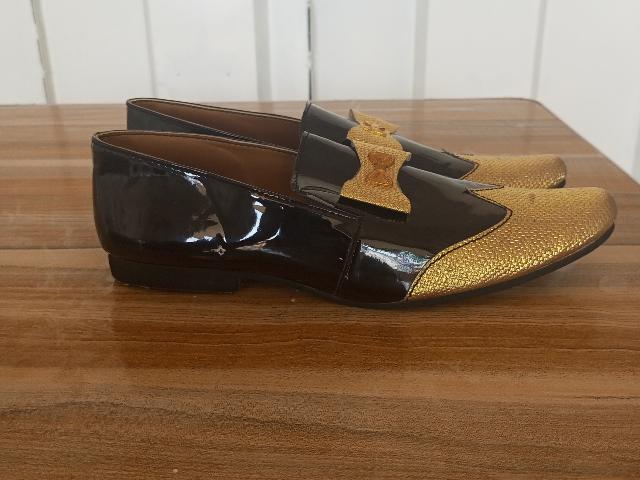 Black and Gold Mirror Shoe 2